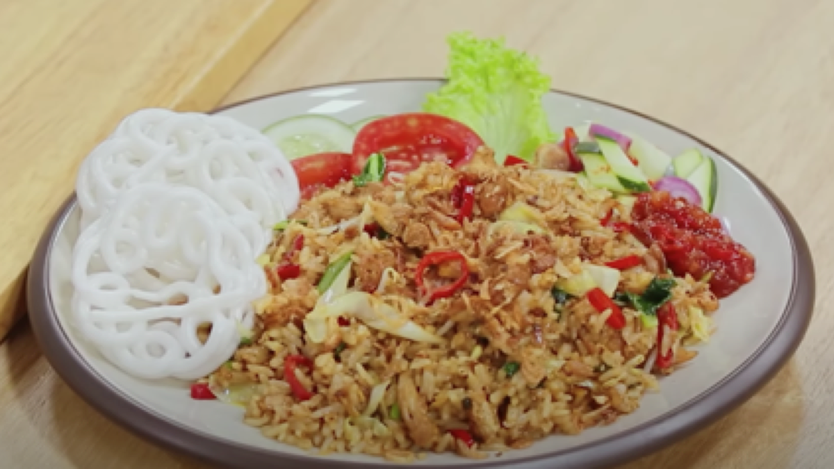 Nasi Goreng Putra Tegal: Rasa yang Menggigit Hati di Jantung Cilacap